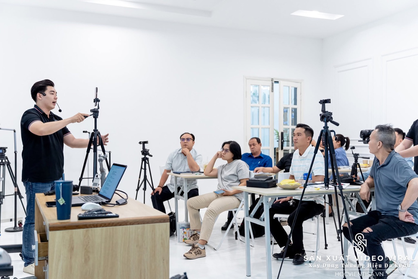 Giảng viên hướng dẫn học viên